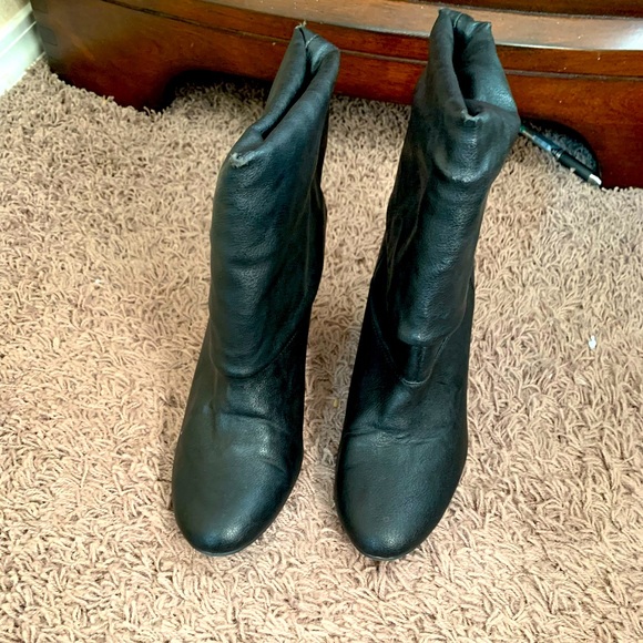Simply Vera Vera Wang Boots - Picture 2 of 3